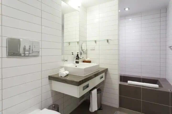 Stunning Lakeview 1 Bedroom Apartment Queenstown Extérieur photo
